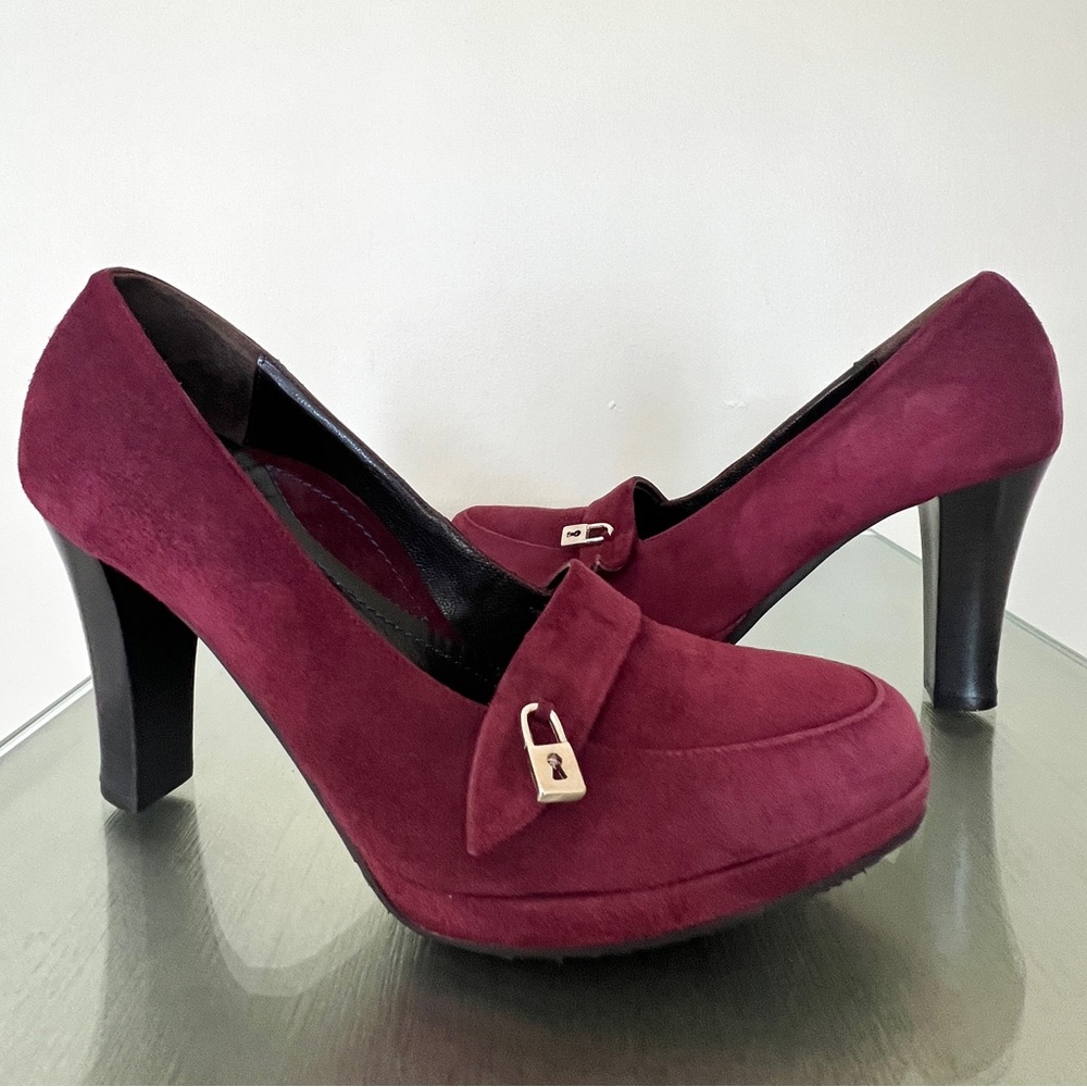 Michael Toshi Burgundy Suede with mini locks new never worn size 37.5 (7.5)